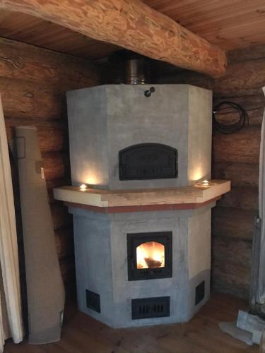 a wood fired oven in a log cabin at Pootsmani maja in Paatsalu