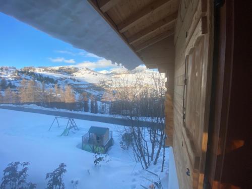 a room with a view of a snow covered mountain at Haut de Chalet L'entasse n°9 in Valberg