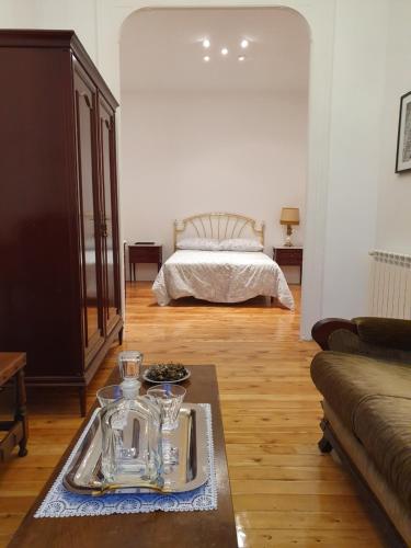 Кровать или кровати в номере Casa burguesa de 1900