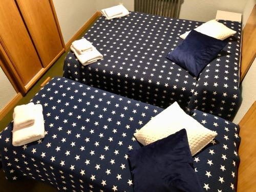 two beds with pillows on them in a room at Anayet Sweet Home in Formigal