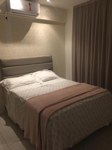Un pat sau paturi într-o cameră la Apartamento Mandarim