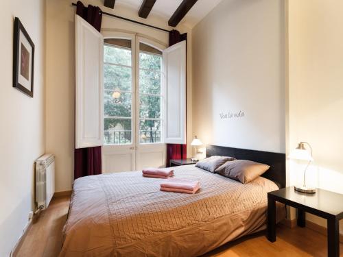 A bed or beds in a room at Sant Antoni Market