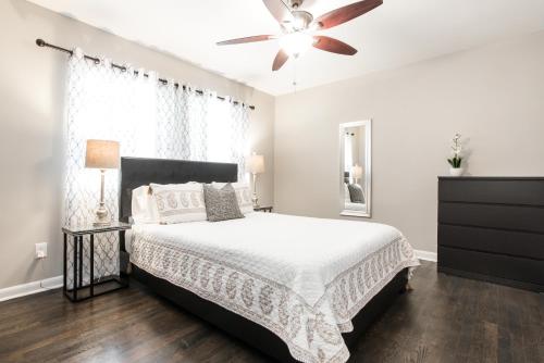 Katil atau katil-katil dalam bilik di Stylish OneBedroom in Popular Virginia Highland