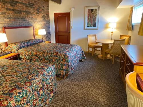 Postel nebo postele na pokoji v ubytování Dunes Inn Alamosa