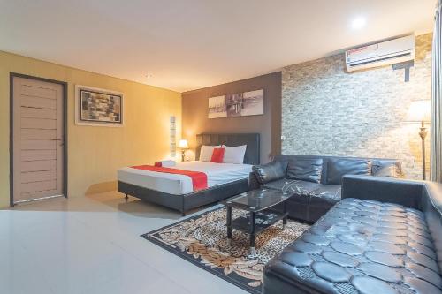 Gallery image of RedDoorz Plus near Sepinggan Airport 3 Balikpapan in Sepinggang-Kecil