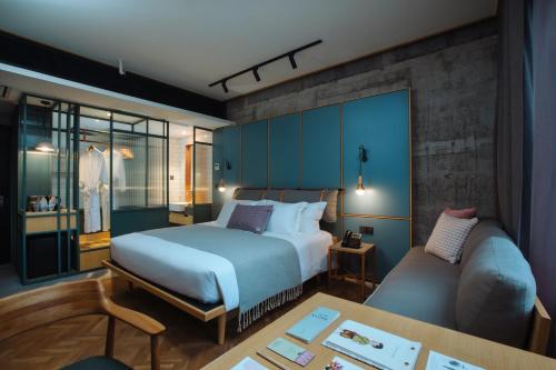Postel nebo postele na pokoji v ubytování KLoe Hotel