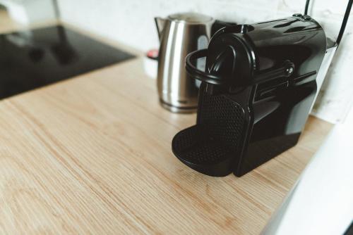 a camera sitting on top of a wooden table at Sojolidays - Appartements d'hôtes sur la Route des Vins d'Alsace in Rorschwihr