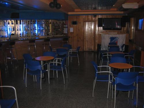 Khu vực lounge/bar tại Hostal Alvaro I