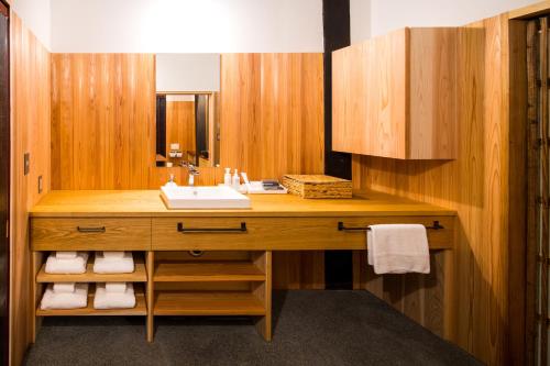 Ванная комната в Setouchi Cominca Stays Hiroshima Chojaya
