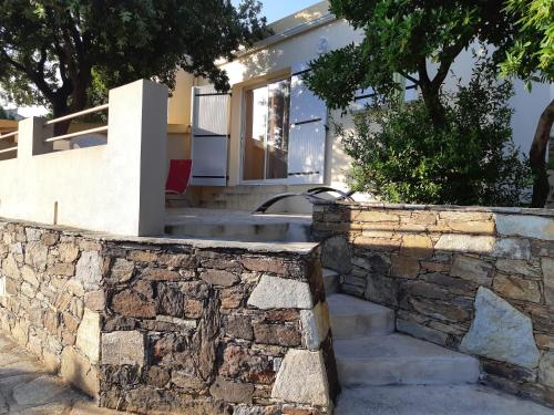Το κτήριο όπου στεγάζεται  το διαμέρισμα