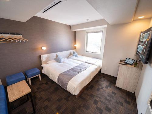 Postel nebo postele na pokoji v ubytování Super Hotel Premier Saitama Higashiguchi