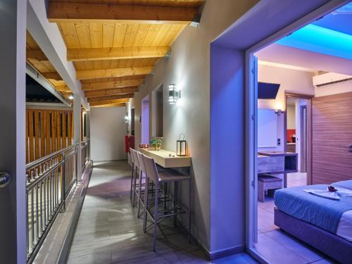 Postel nebo postele na pokoji v ubytování Savvas Luxury Suites