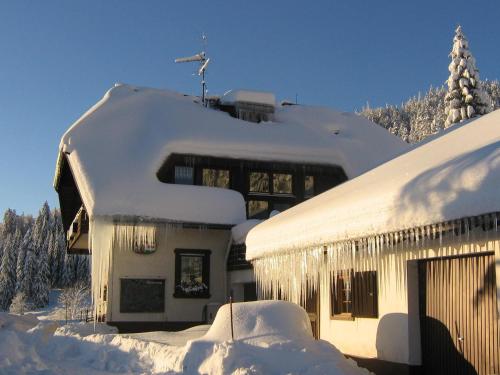 Berggasthaus Präger Böden during the winter