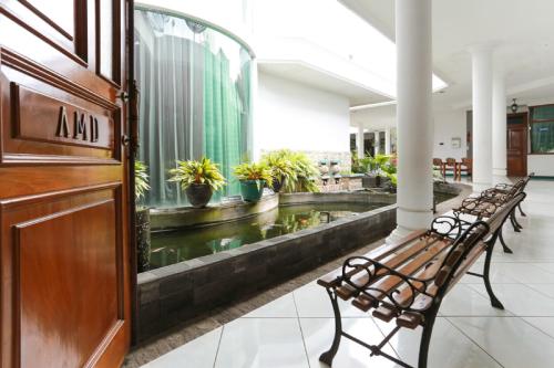 Gallery image of RedDoorz Syariah near Alun Alun Magelang Bayeman in Magelang