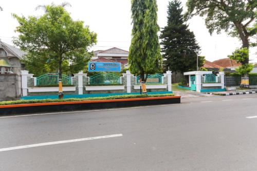 Fotografie z fotogalerie ubytování RedDoorz Syariah near Alun Alun Magelang Bayeman v destinaci Magelang