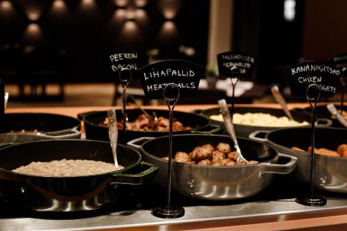 Comida en o cerca de este hotel