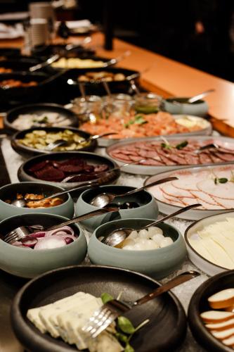 Comida en o cerca de este hotel