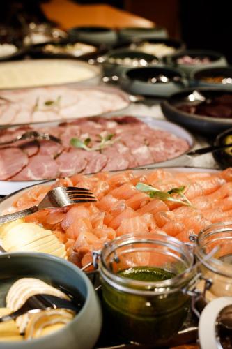 Comida en o cerca de este hotel