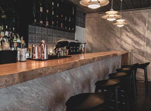 a bar with black stools in a restaurant at Hotel Pontemare in Palermo