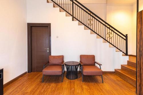 Un lugar para sentarse en RedDoorz at Binjai Deli Serdang