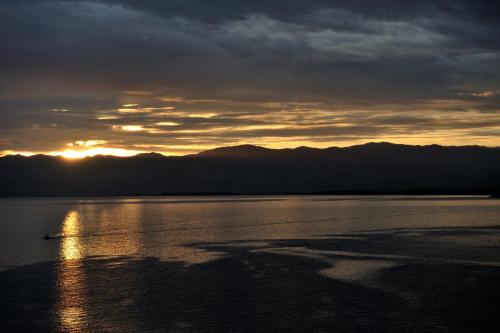 a sunset over a large body of water at Mercure Quemado Al-Hoceima Resort in Al Hoceïma