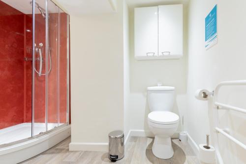 Et badeværelse på Oasis Apartment