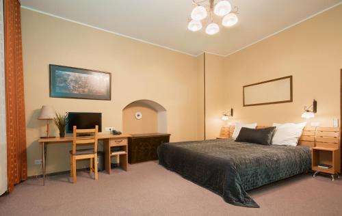 En eller flere senge i et værelse på Angel Town Hall Apartments