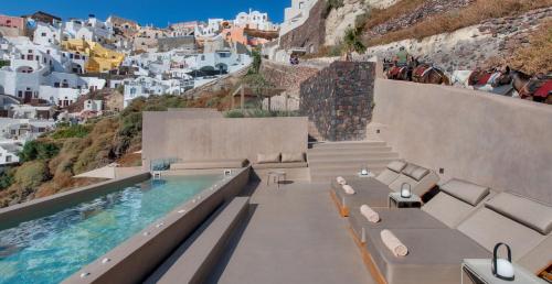 Бассейн в Old Castle Oia или поблизости
