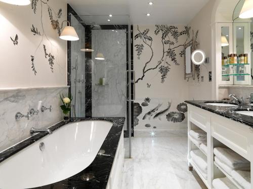 The Goring tesisinde bir banyo