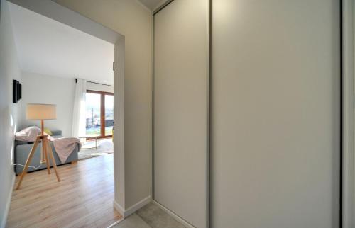Posteľ alebo postele v izbe v ubytovaní Apart-Invest Apartament Grottgera Studio 3