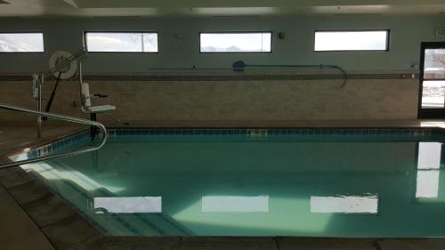 a swimming pool in a room with water in it at Holiday Inn Express & Suites Springville-South Provo Area by IHG in Springville