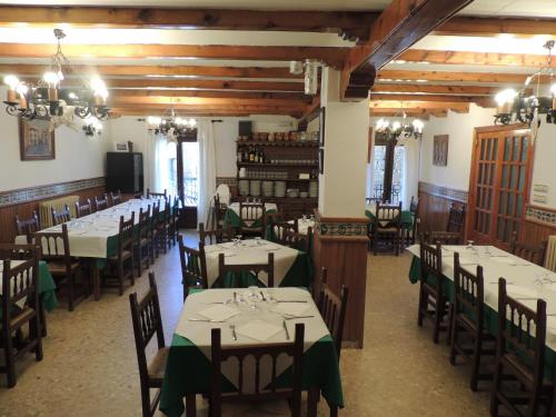 Majoituspaikan El Refugio Valdelinares Gastro Hostal ravintola tai vastaava paikka