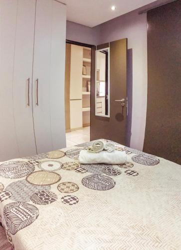 Ένα ή περισσότερα κρεβάτια σε δωμάτιο στο Elegant Wild Olive Apartment at Grove Mall