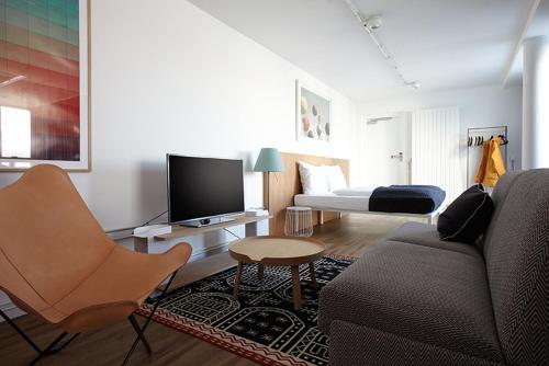 TV a/nebo společenská místnost v ubytování Generator Berlin Mitte