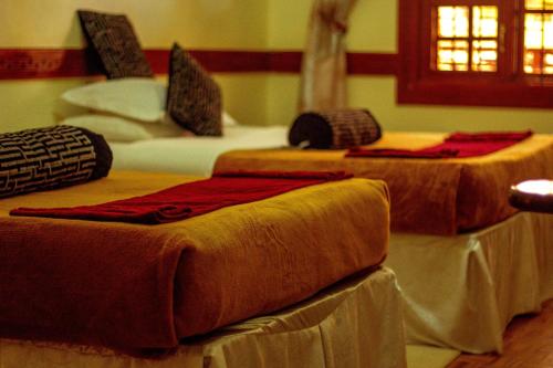 Кровать или кровати в номере The Charity Hotel International