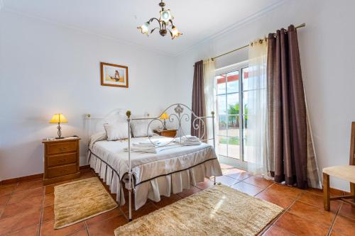 Ένα ή περισσότερα κρεβάτια σε δωμάτιο στο Villa da Horta