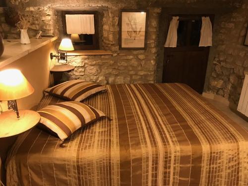 Un pat sau paturi într-o cameră la La Bergerie du Haut Var