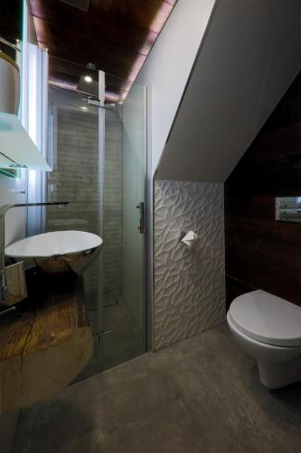 Ένα μπάνιο στο GÓRALSKA VILLA APARTAMENTY Z JACUZZI & HOME SPA & Zakopane
