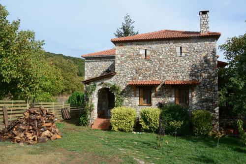 Zdjęcie z galerii obiektu Country Stone House ,next to Kalavrita w Kalawricie