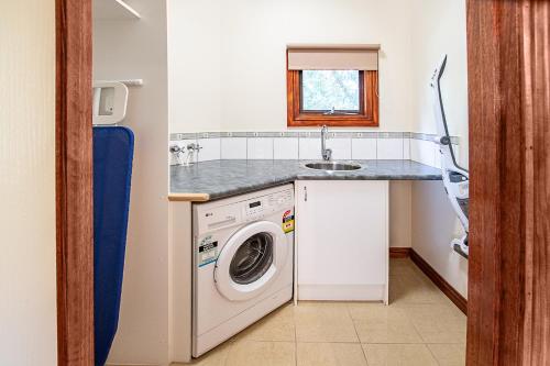Dapur atau dapur kecil di Raynella Alpaca Farmstay