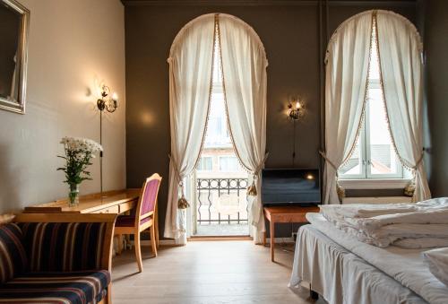 Postel nebo postele na pokoji v ubytování Grand Hotel Hønefoss