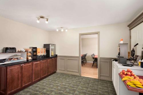 a kitchen with a stove, refrigerator, sink, and dishwasher at Travelodge by Wyndham Salmon Arm BC in Salmon Arm