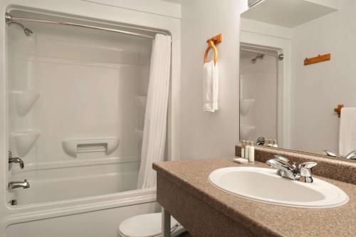 Gallery image of Travelodge by Wyndham Port Elgin in Port Elgin