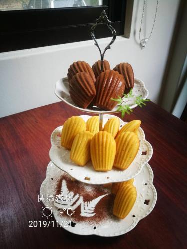 a three tiered plate of corn on a table at Spring Villa in Nanzhuang