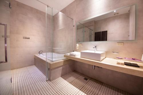 Kylpyhuone majoituspaikassa LI-GIN Motel