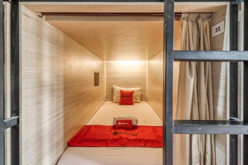 Gallery image of RedDoorz Hostel near Stadion Mandala Krida Yogya in Yogyakarta