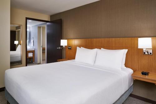 Katil atau katil-katil dalam bilik di Hyatt Place Wilmington Riverfront