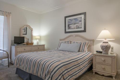 Cama ou camas em um quarto em Dolphin Key