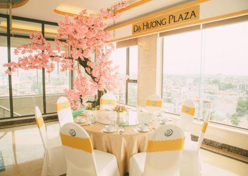 Restaurace v ubytování Da Huong Hotel