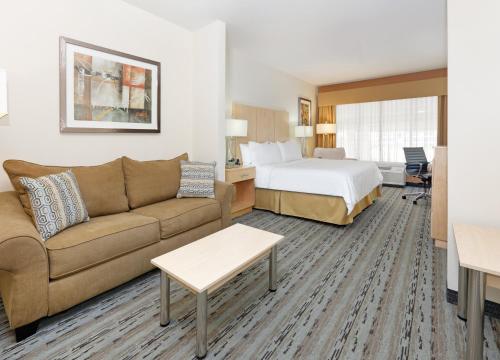 サンアントニオにあるHoliday Inn Express & Suites San Antonio Brooks City Base, an IHG Hotelのギャラリーの写真